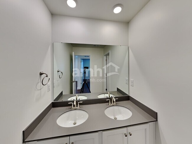 Building Photo - 616 Rivermist Dr