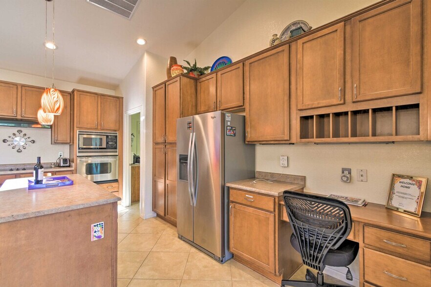 Building Photo - 15999 W Cambridge Ave