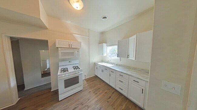 Building Photo - 219 S Main St