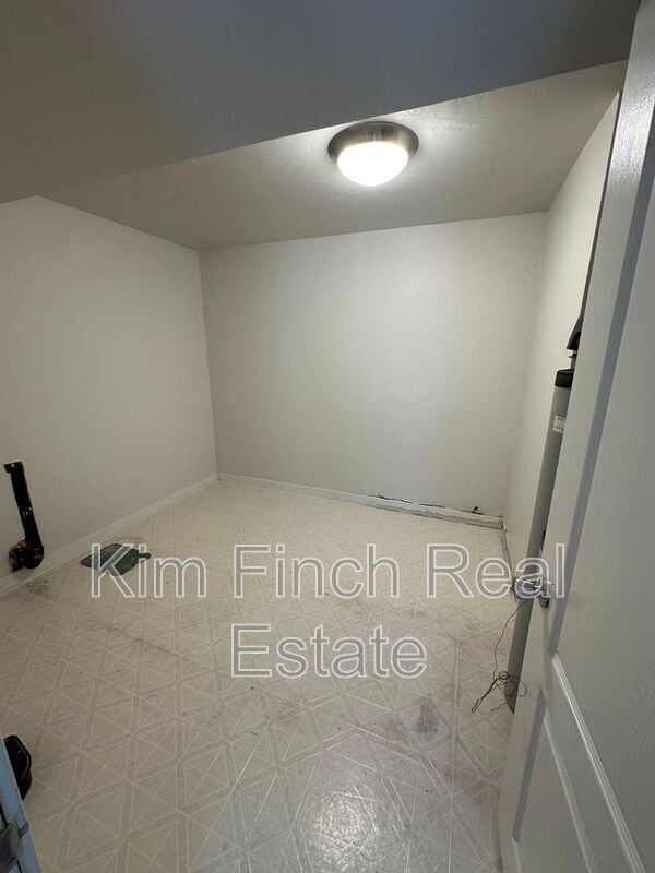 Building Photo - 9820 Deep Creek Dr