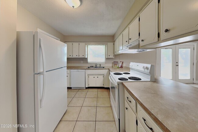 Building Photo - 3540 Calvados Ave