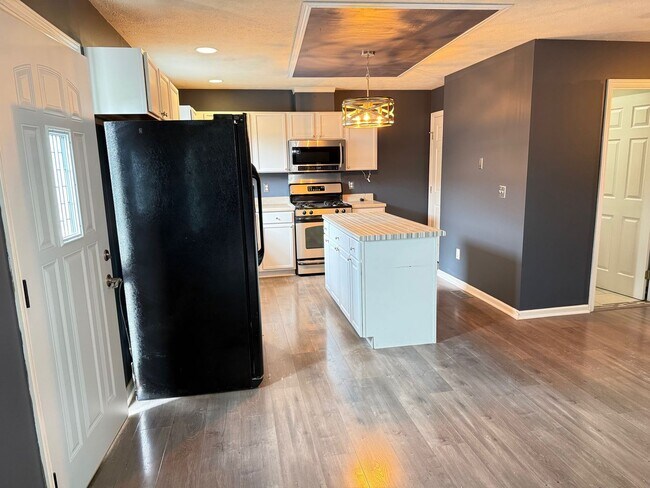 Building Photo - 1105 Shelbourne Dr