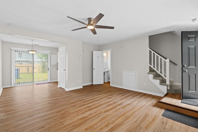 Building Photo - 908 Spinnaker Ct
