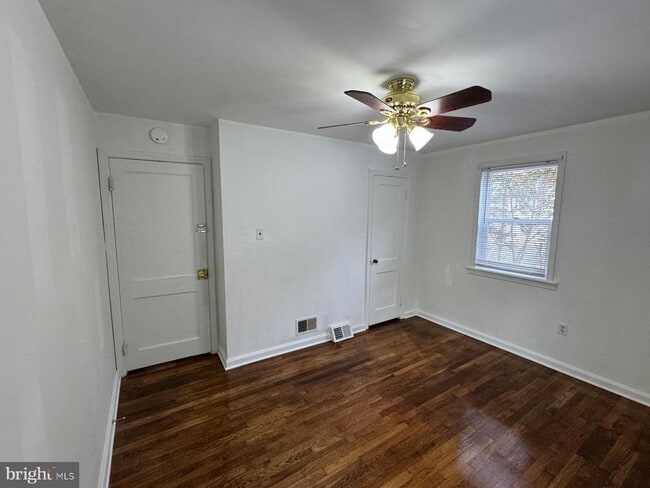 Building Photo - 6121 Quebec Pl