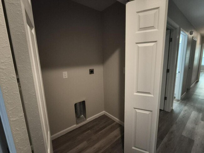 Building Photo - 1007 N Quincy Ave