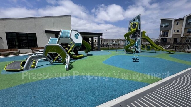 Building Photo - 824 Makani St