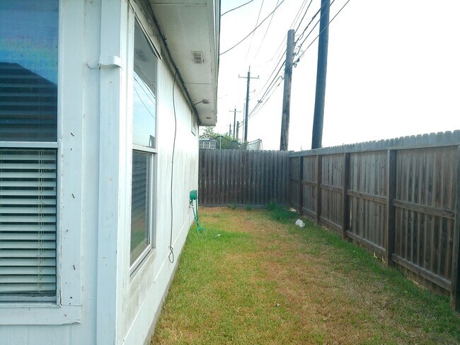Building Photo - 7818 Wolverine Dr