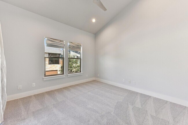 Building Photo - 8110 RANCH ROAD 2222