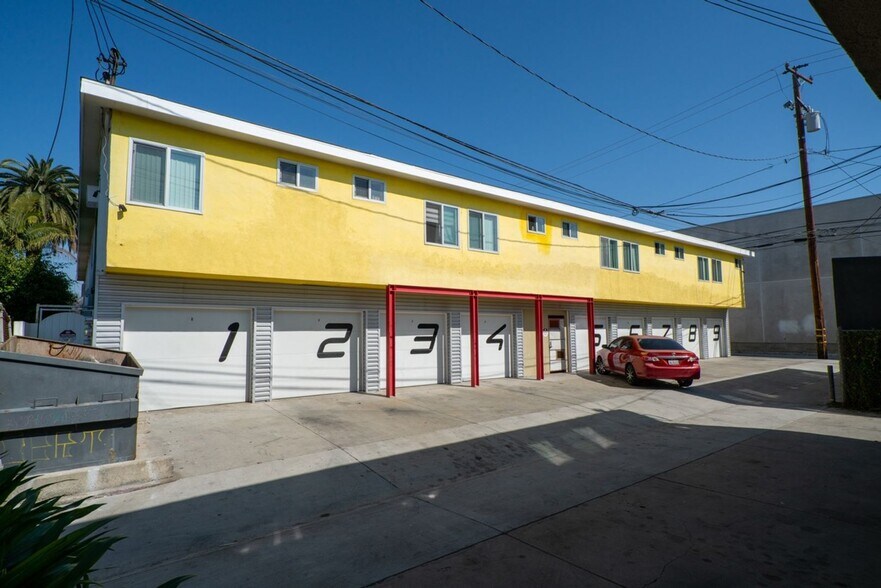 Building Photo - 210 E 29th St