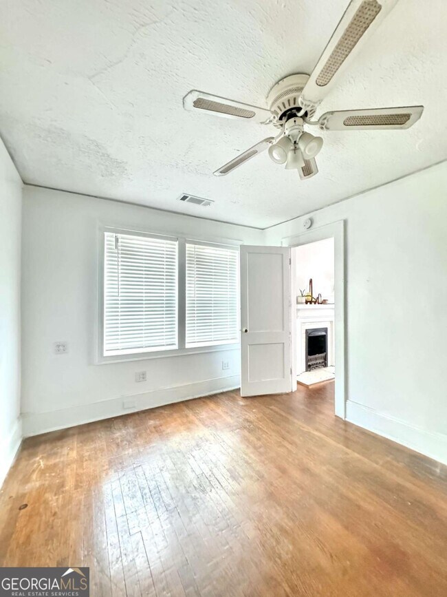 Building Photo - 52 Delmont Dr NE