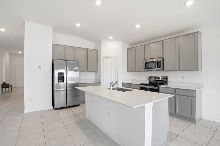 Building Photo - 740 Trotters Dr
