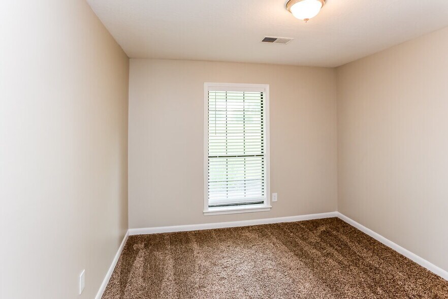 Building Photo - 7221 Blue Grass Rd