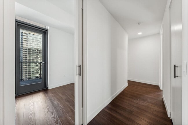 Building Photo - 350 N Canal St