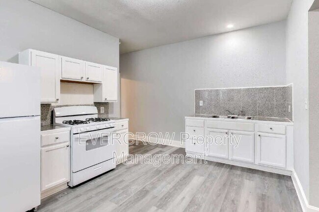 Building Photo - 415 N Oxford St