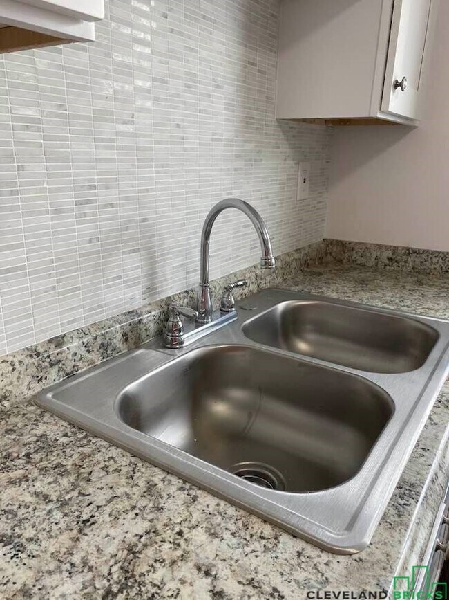 Building Photo - 2054 W 91st St