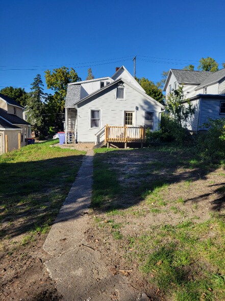 Primary Photo - 38 Grove St NE