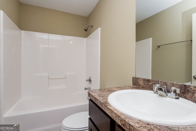 Building Photo - 526 Hill Crest Cir