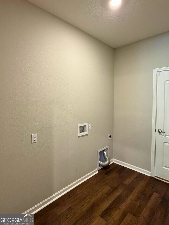 Building Photo - 206 Boatsman Way