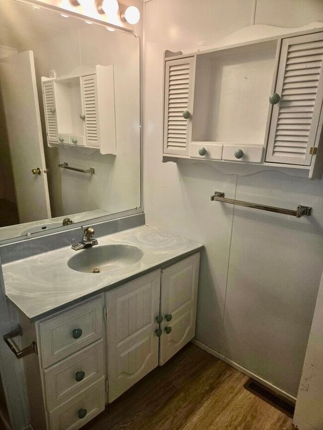 Building Photo - 2 bedroom home in Niles!!