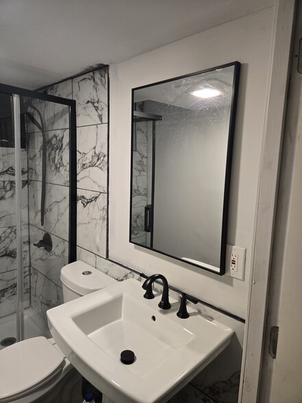 Shared Bathroom - 76 Mansfield St