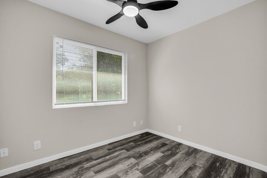 Building Photo - 125 Vandenburg Dr