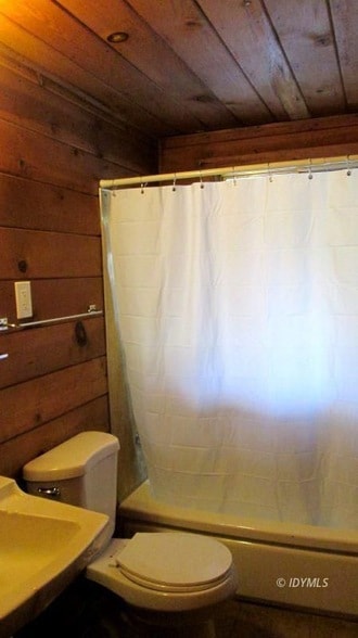 Building Photo - 54100 Pine Crest Ave