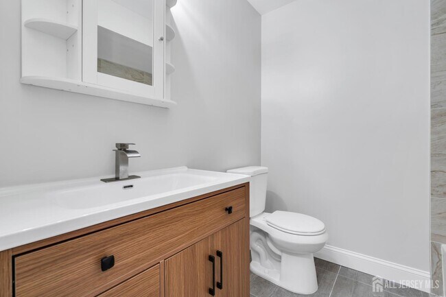 Building Photo - 812 Green Hollow Dr