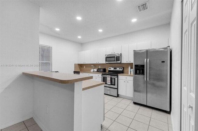 Building Photo - 3141 SW 154th Ct