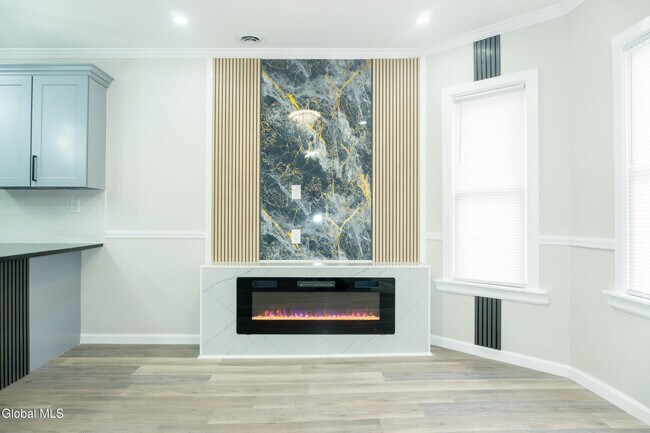 Building Photo - 418 3rd St
