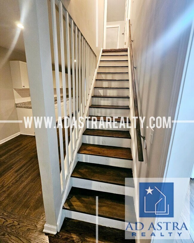 Building Photo - Beautiful 3 Bed 2 Bath Brick Home in KCMO!...