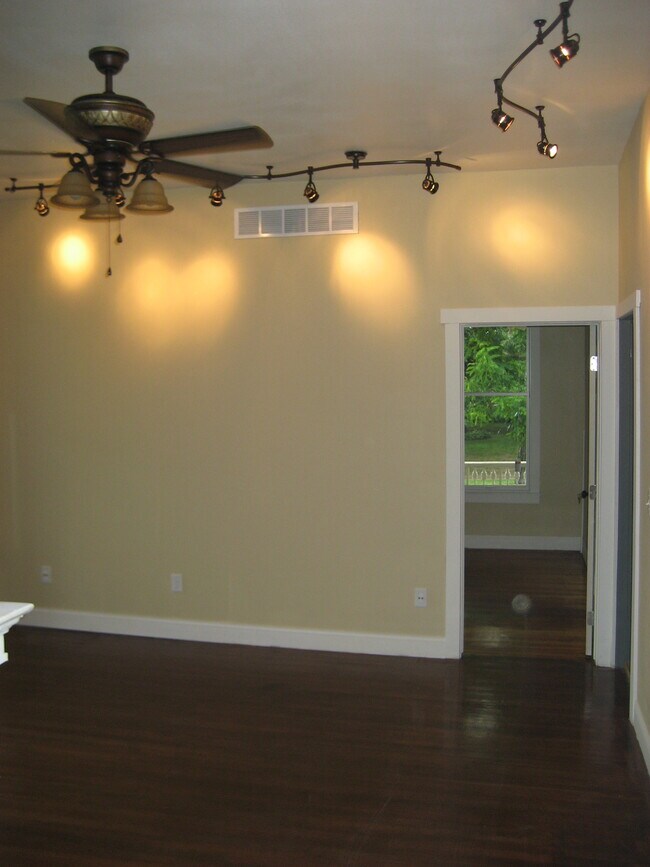 Building Photo - 230 S Dodge St