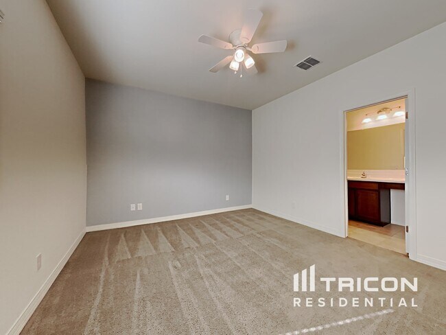 Building Photo - 21407 W Alvarado