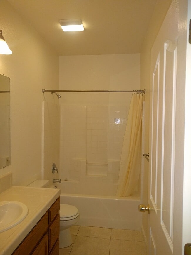 Building Photo - Huge 4-bedroom single story home