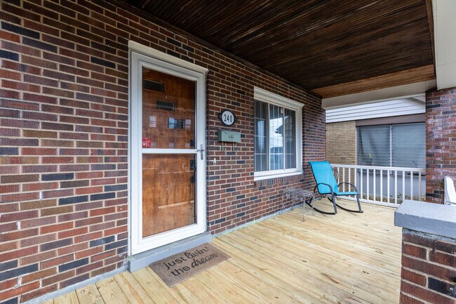 Building Photo - 240 Ridgewood Ave
