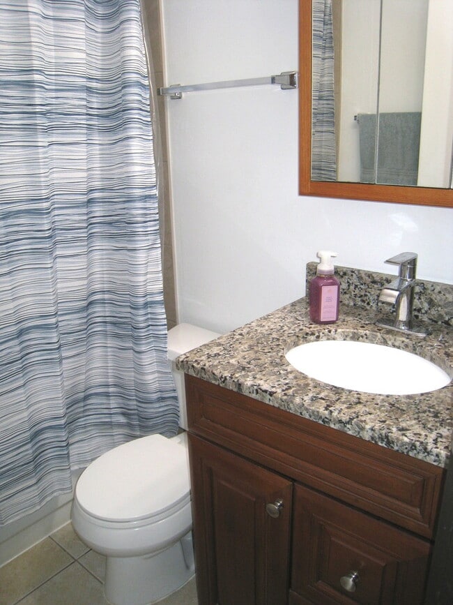Building Photo - 187 Pickwick Dr