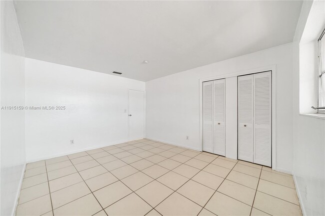 Building Photo - 2301 NE 170th St