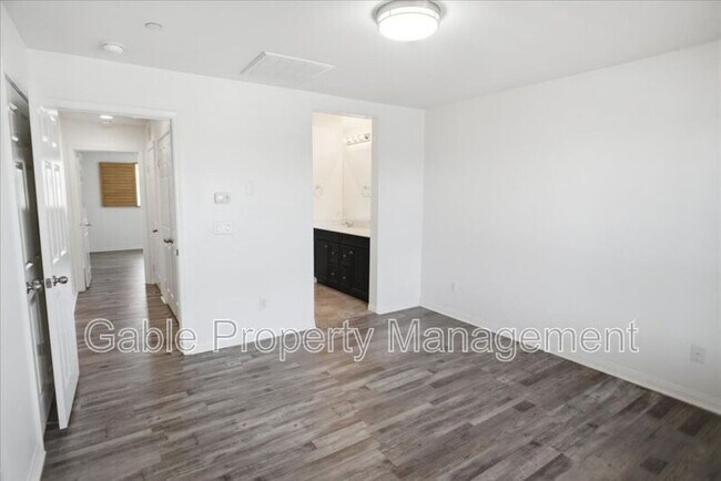 Building Photo - 14854 Nordhoff St