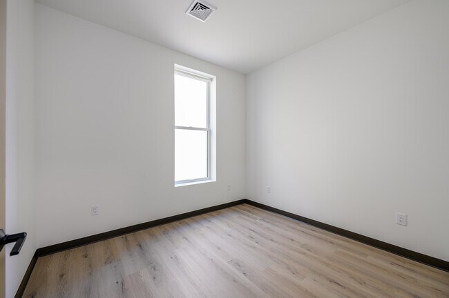 Building Photo - 857 Bergen Ave