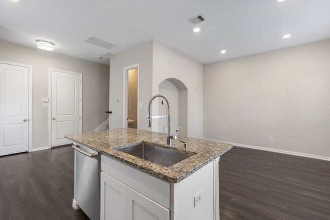 Building Photo - 5021 Lehman Oaks Dr