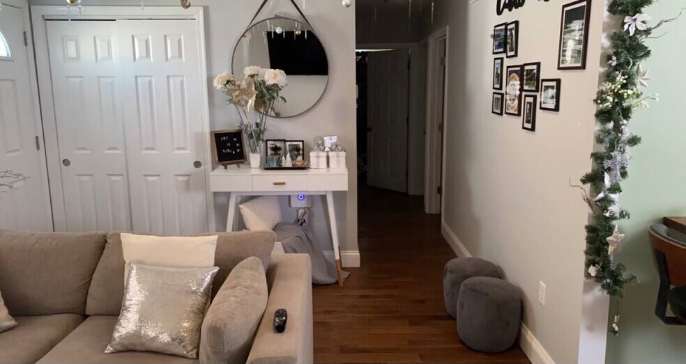 Bedroom hall - 540 Airy Ave