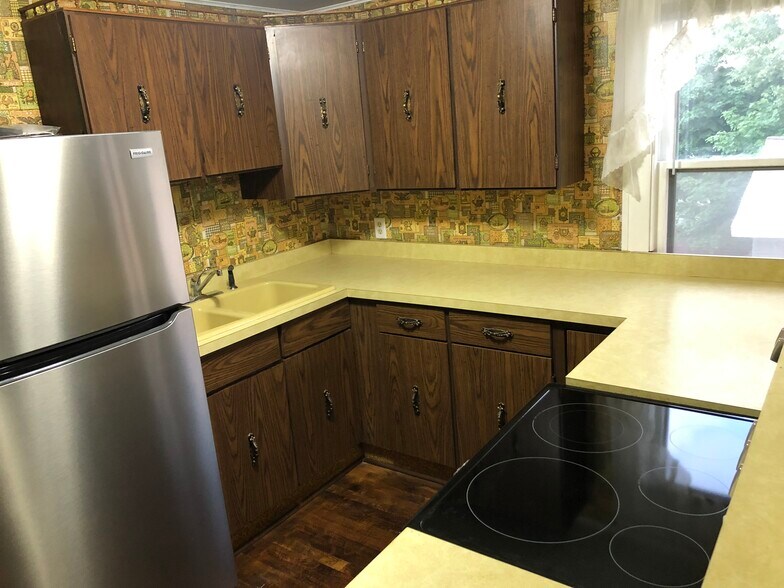 Building Photo - 412 W Ridge St