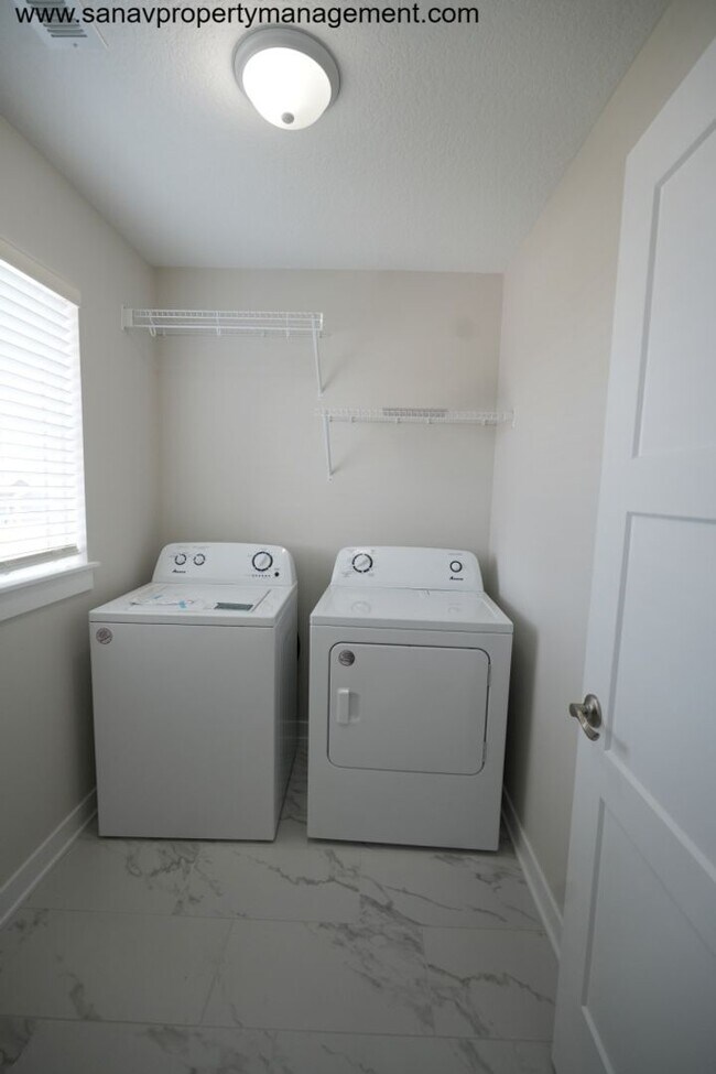 Building Photo - Your Dream Home Awaits You! A 4-Bed, 2.5 - Bath in Bondurant!