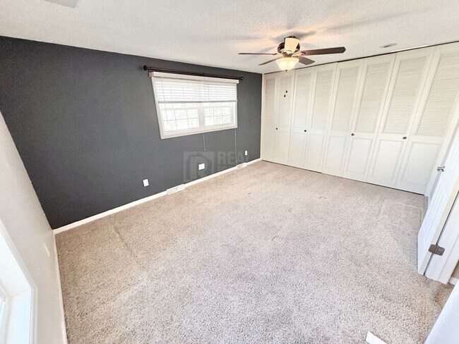 Building Photo - 13982 E Arizona Ave