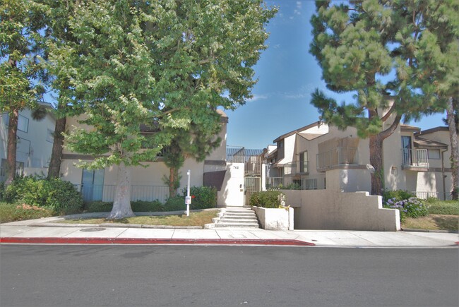Primary Photo - 746 N Eucalyptus Ave