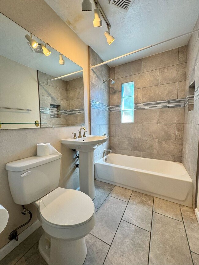 Building Photo - South Scottsdale huge corner lot 3 bedroom...