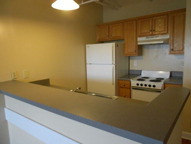 Building Photo - Cozy 2 Bedroom Apartment - Walk to UGA Cam...