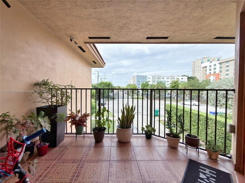 Building Photo - 1053 SW 29th Ct