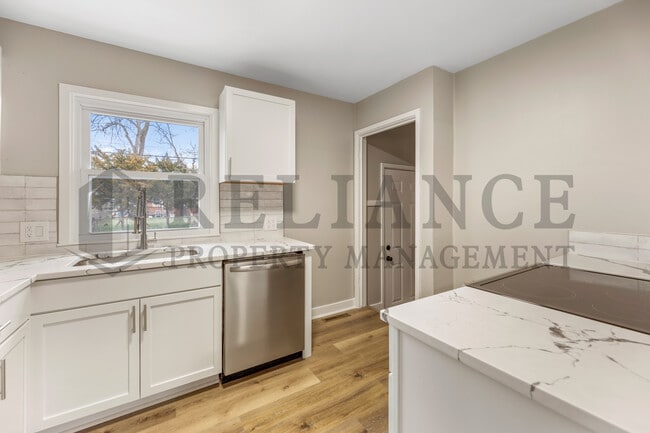 Building Photo - 2506 N Somerset Ave