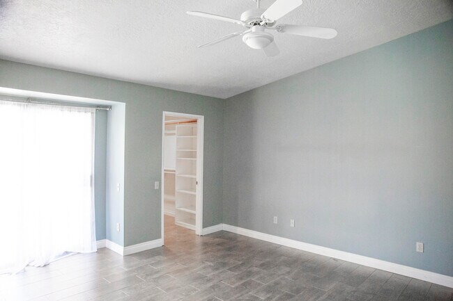 Building Photo - 40588 Clover Ln
