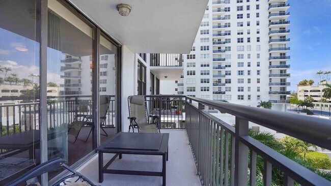 Building Photo - 3031 N Ocean Blvd